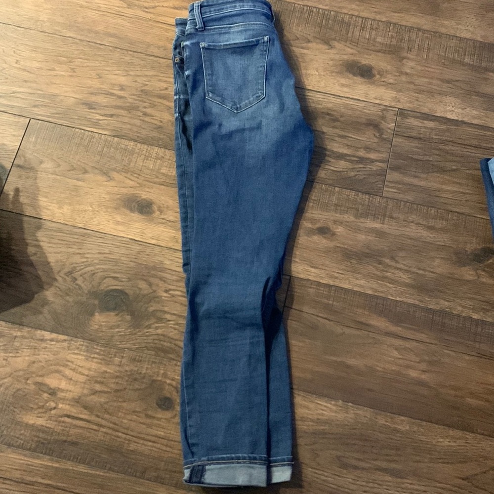 Like new lucky brand dark wash ankle cut jeans size 8/29